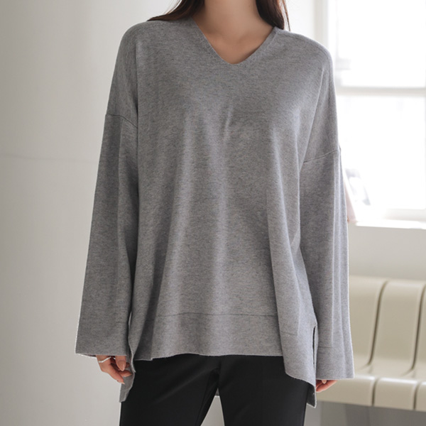 Moist soft loose fit V-neck knit (55-88)