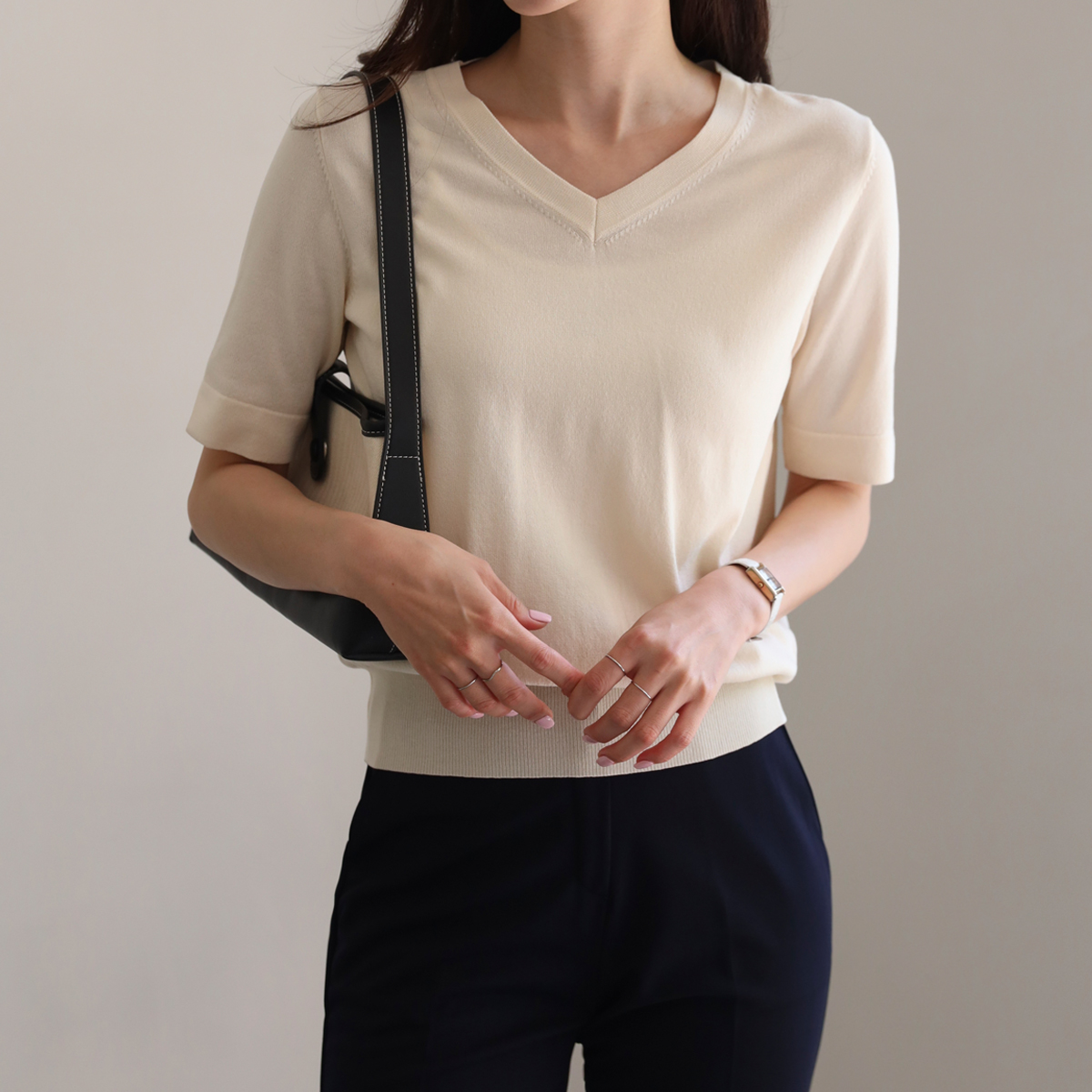 Double W V-neck back button short sleeve knit