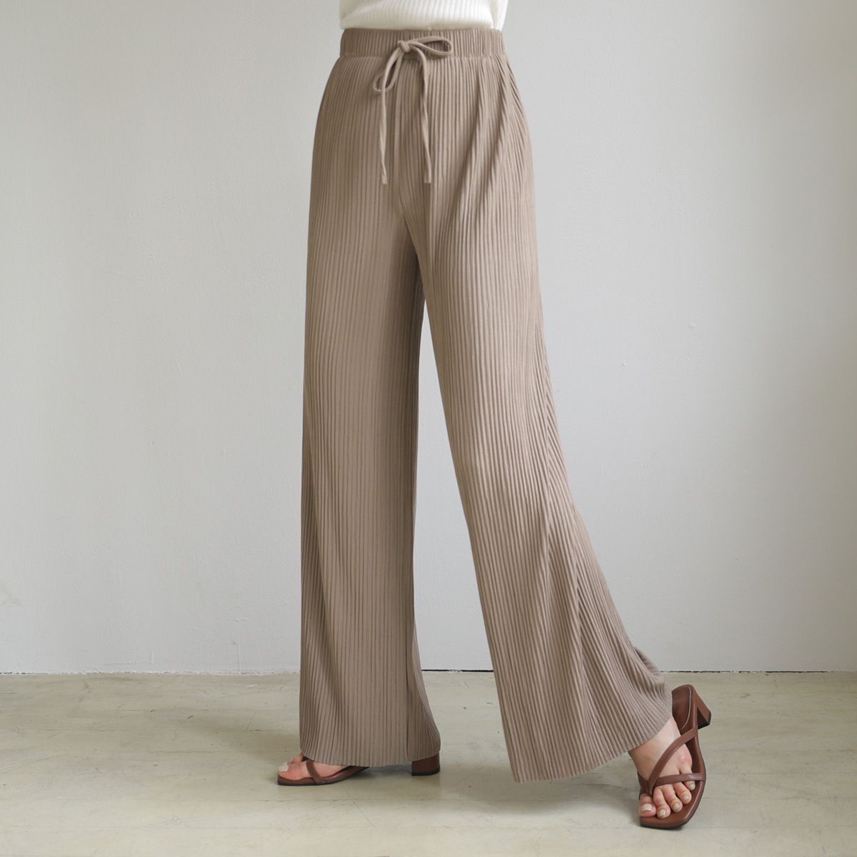 Travel Look Charur Pleated Banding Pants