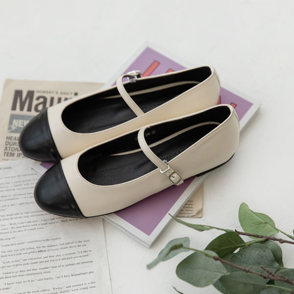 <font color="bb4b57"><b>Limited quantity SALE</b></font><br> Two tone combination mary jane flat shoes