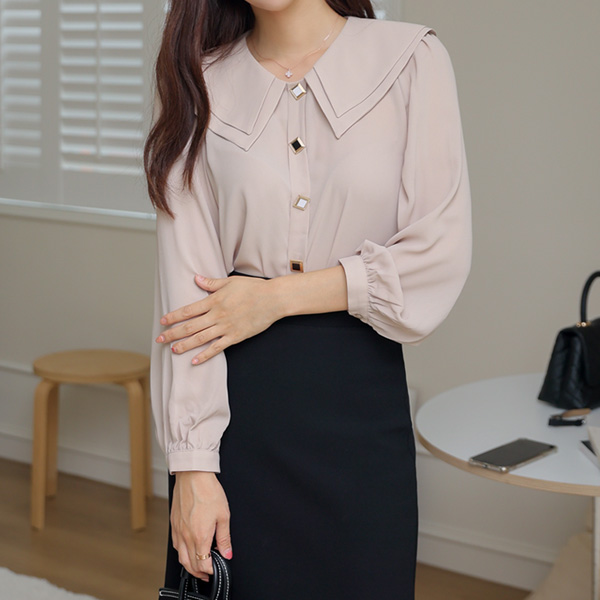 Riel jewel button double collar blouse