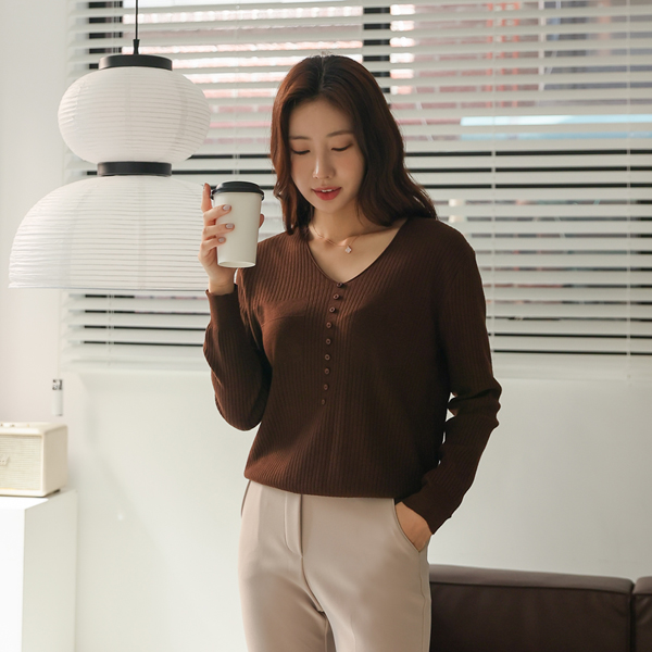 Pony V-neck Button-up Long Sleeve Knit