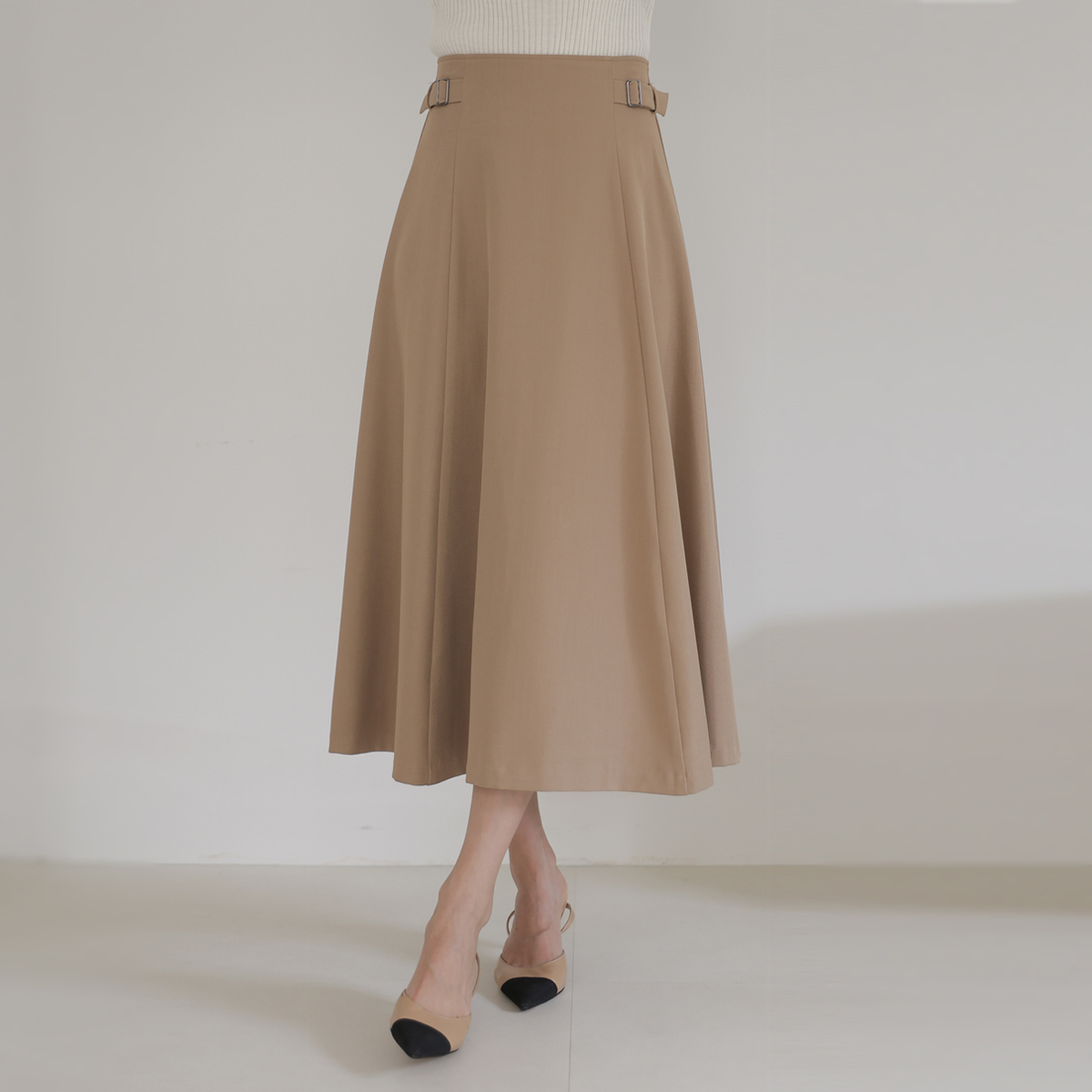 Silky Bijo Buckle Flare Skirt