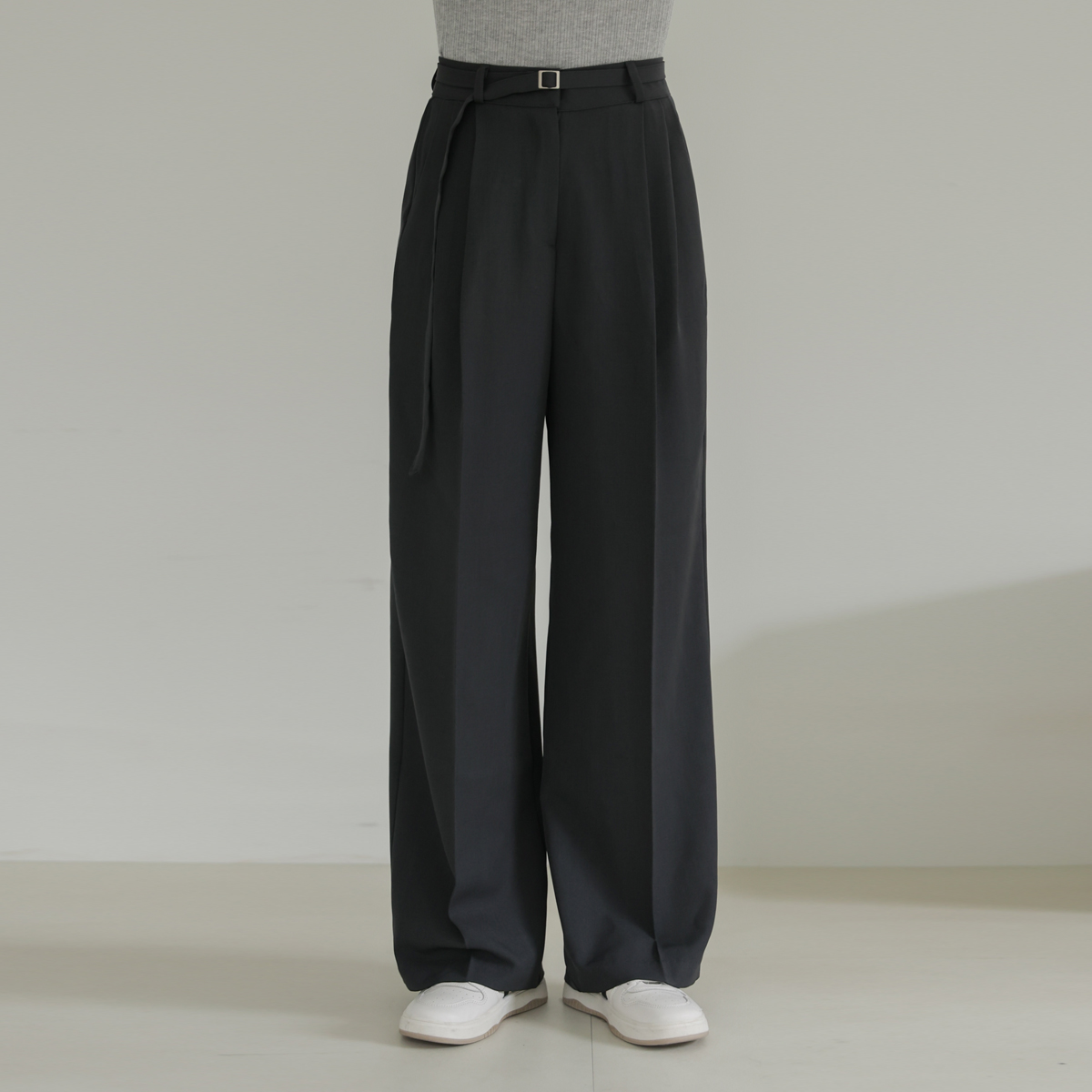 Pintuck wide belt slacks