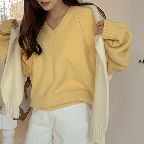 <font color="bb4b57"><b>Limited quantity SALE</b></font><br> Prod loose fit V-neck Knit