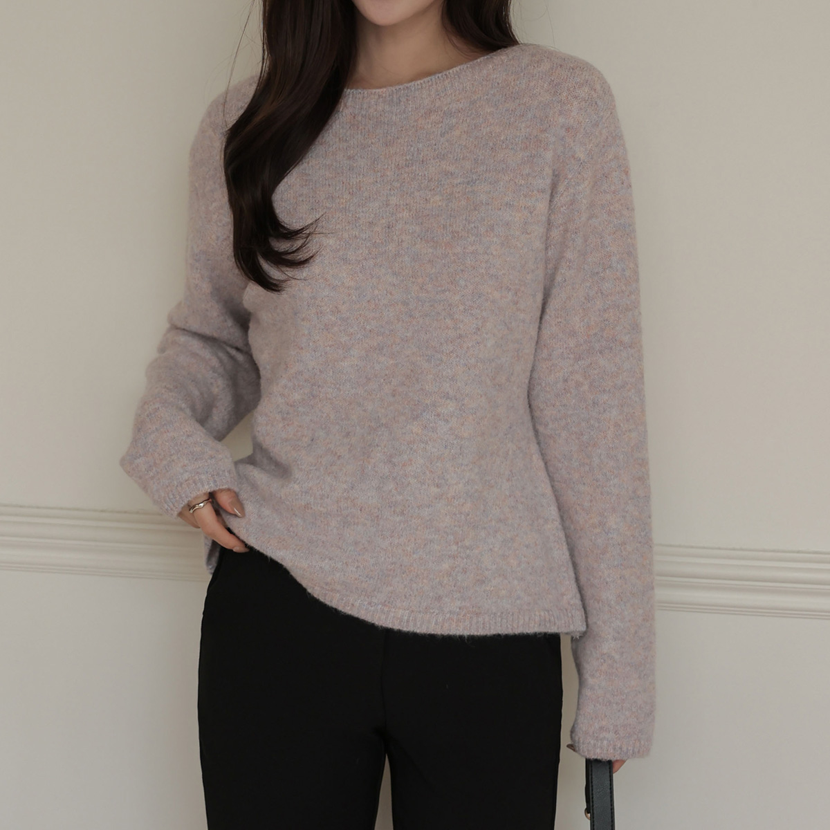 Feminine line boat neck knit