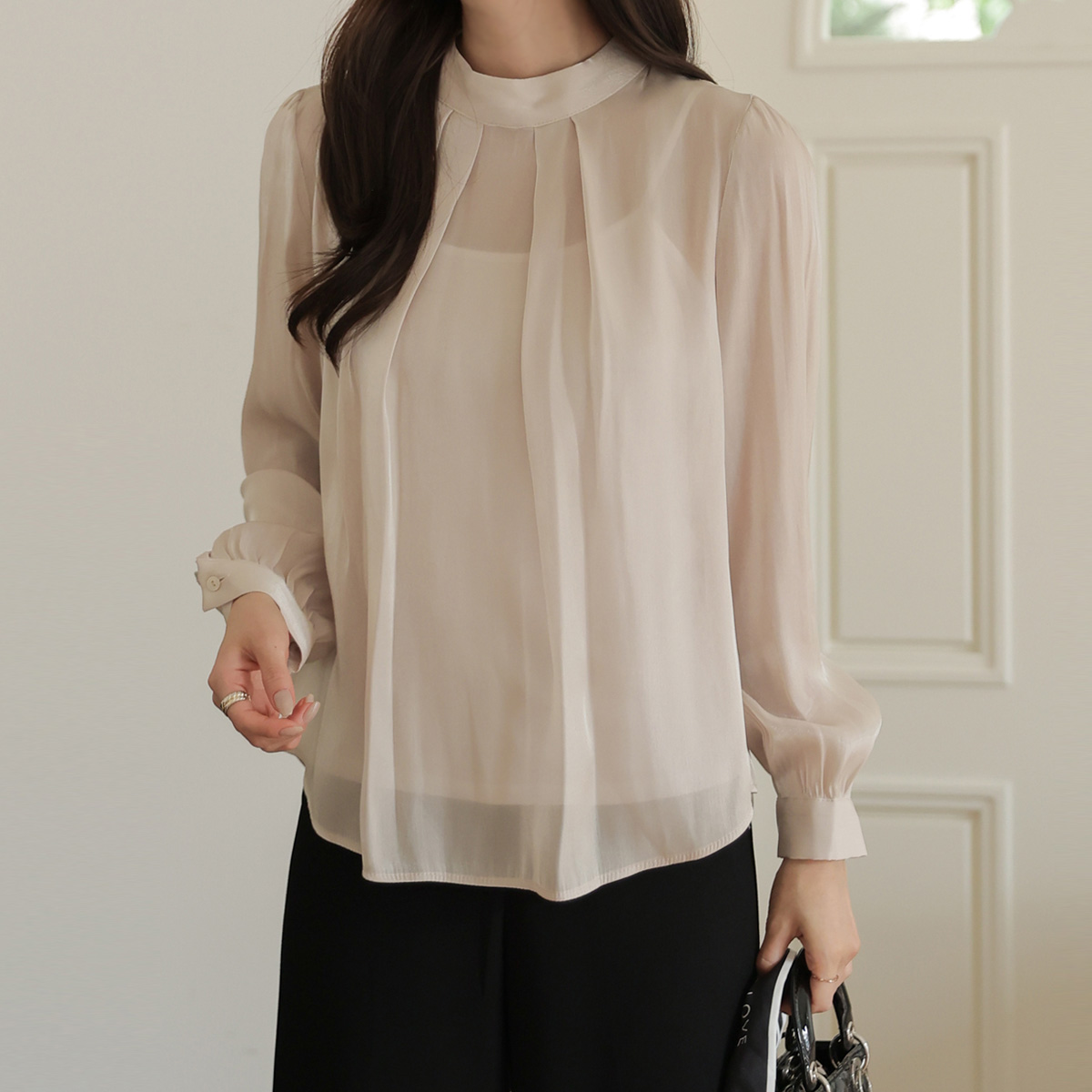 Shining hoop blouse