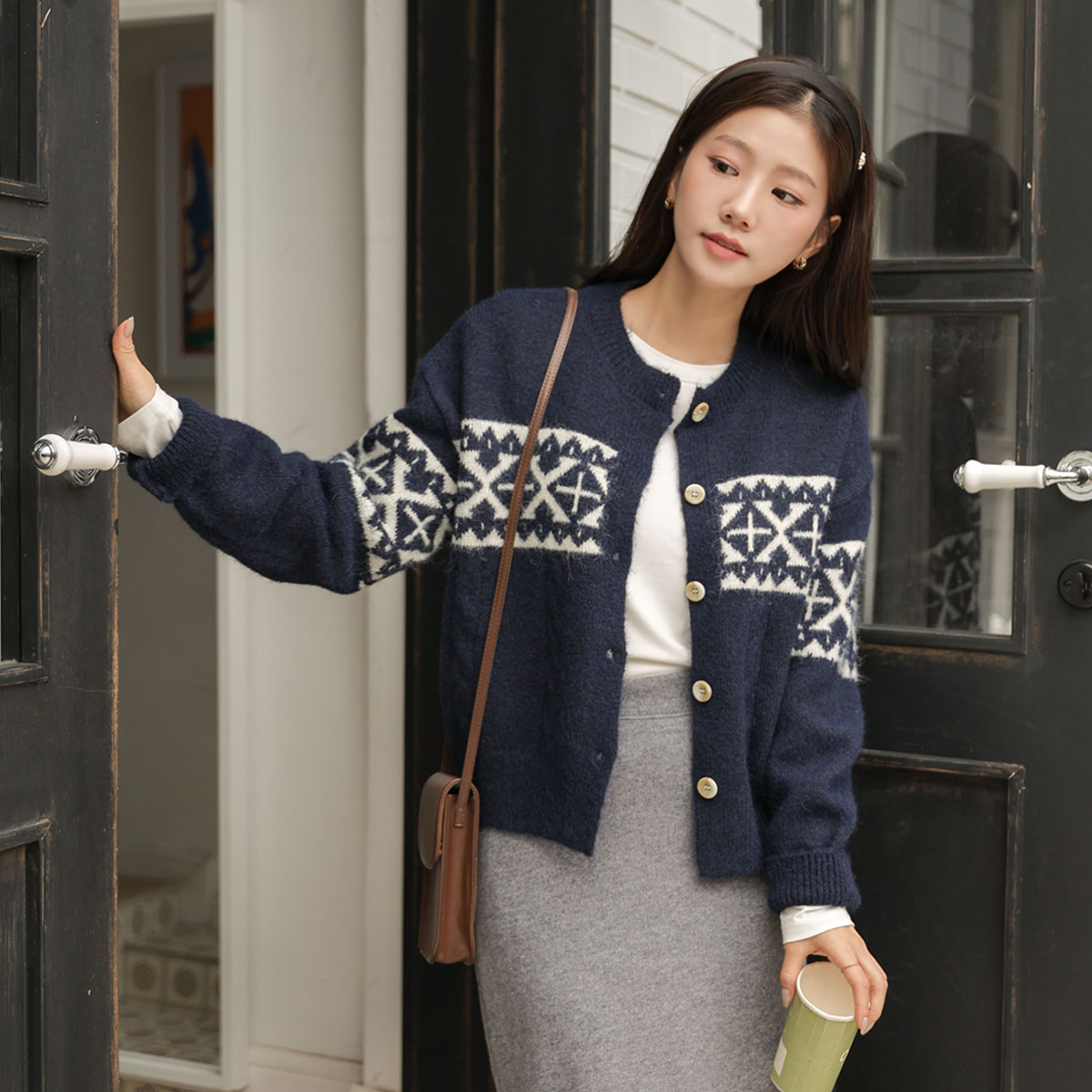 Cross-pattern knit cardigan