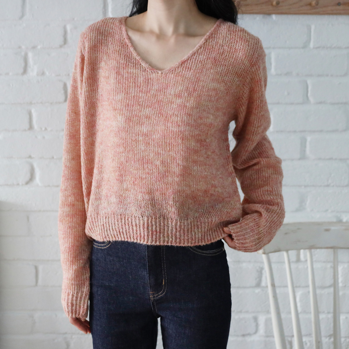 Loose fit knit with a V-neck (10% mohair wool)