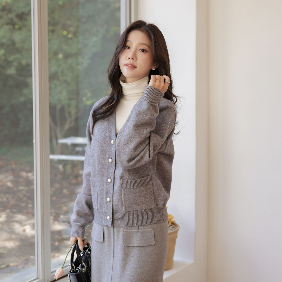 Pearl Button V-neck Knit Cardigan