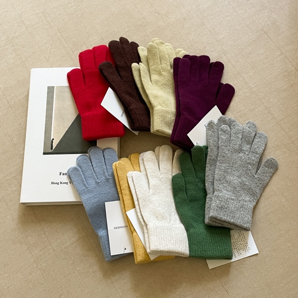 <font color="bb4b57"><b>Limited quantity SALE</b></font><br> Cashmere Color Gloves