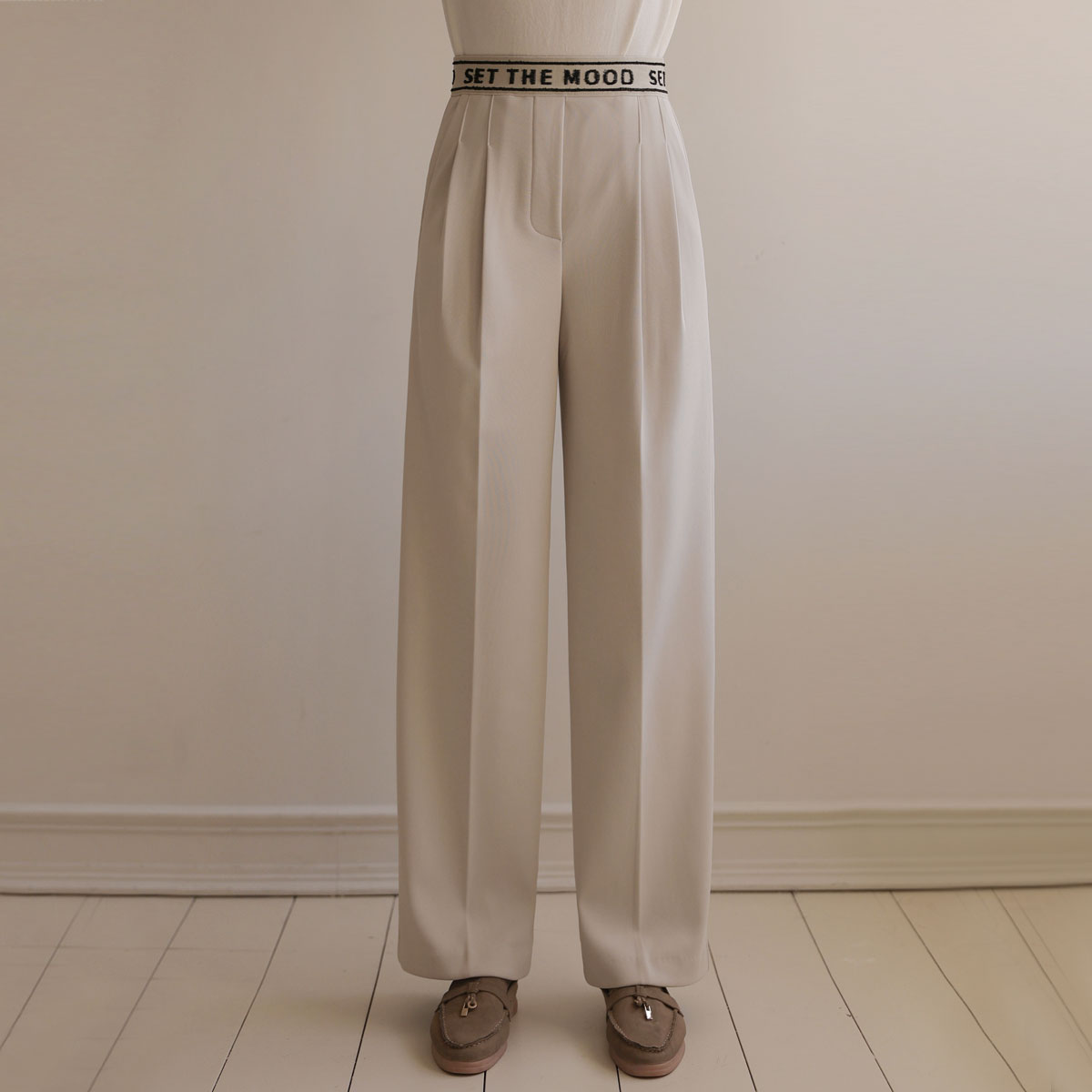 <font color="bb4b57"><b>[Limited-time discount]</b></font> Initial banding pin tuck fleece wide slacks