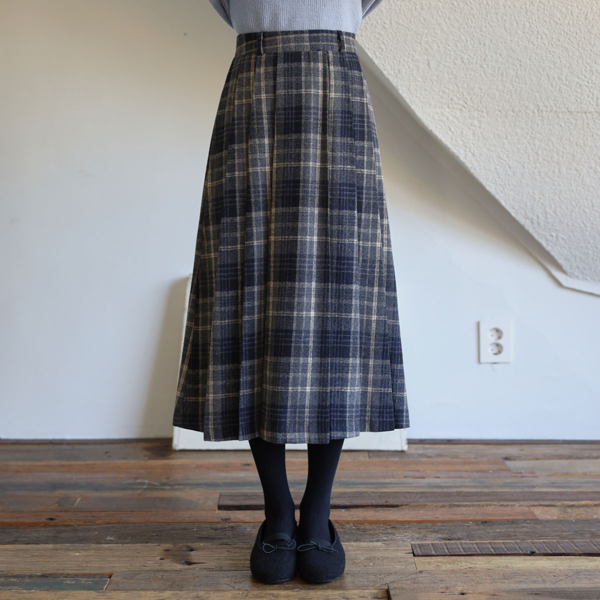 Warm pleated check skirt