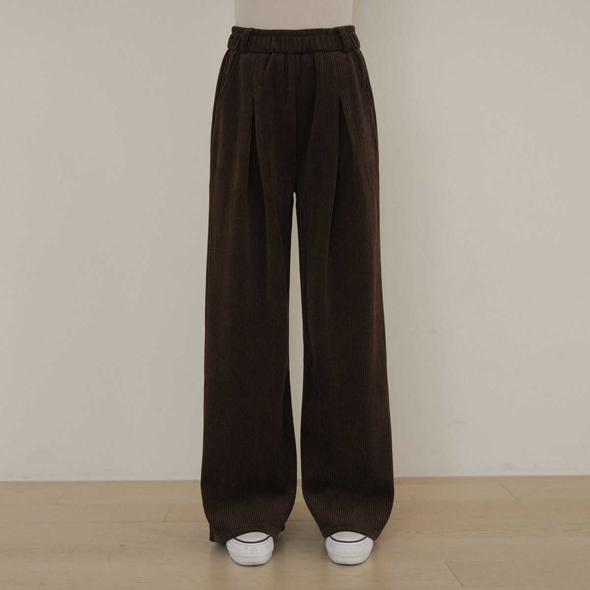 Wide corduroy pants with quilted pin tuck banding