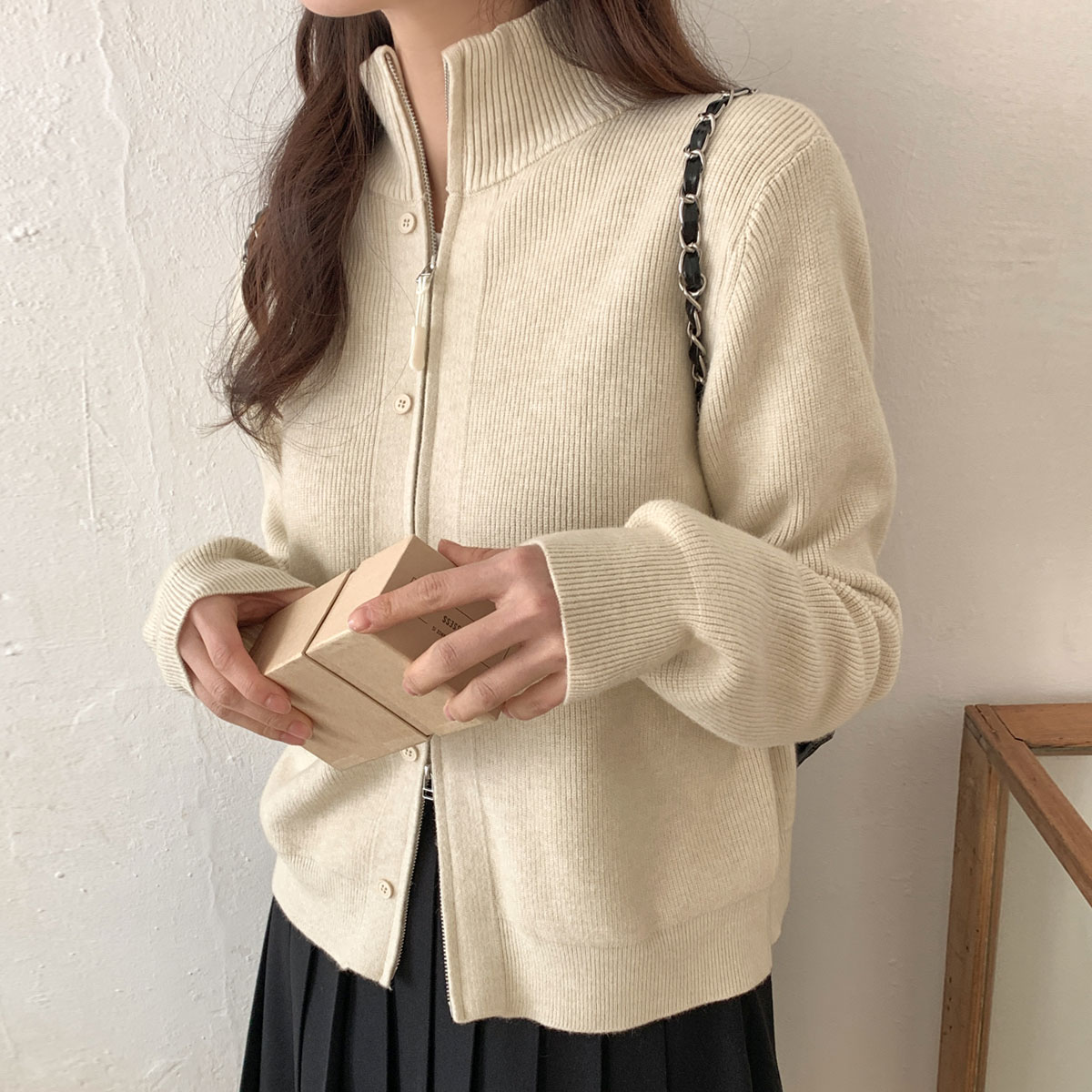 <font color="bb4b57"><b>[Limited-time discount]</b></font> Button half-neck two-way Zip knit