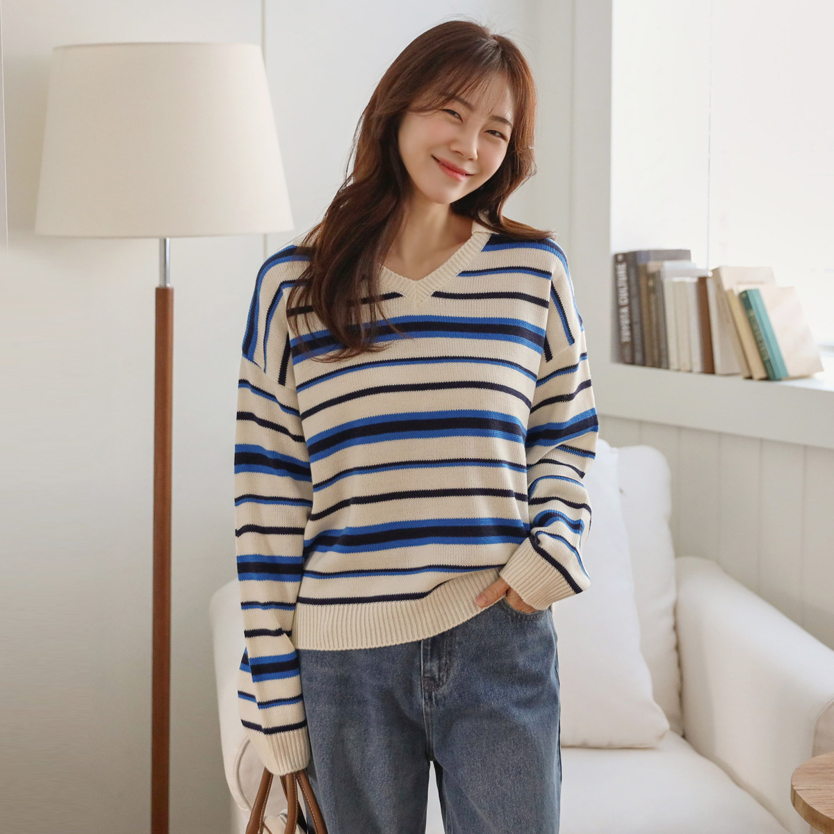 Short roll open collar striped knit